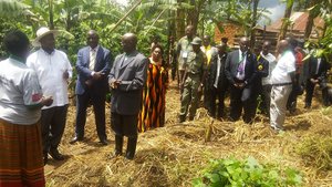 Uganda President Museveni talking to farmer Starnley Rwabukye and his wife. Starnley is one of the farmers participating in a Bioversity International and NARO project to reduce the incidence of banana bacterial wilt in Uganda. Credit: Bioversity International/J.Turyatemba