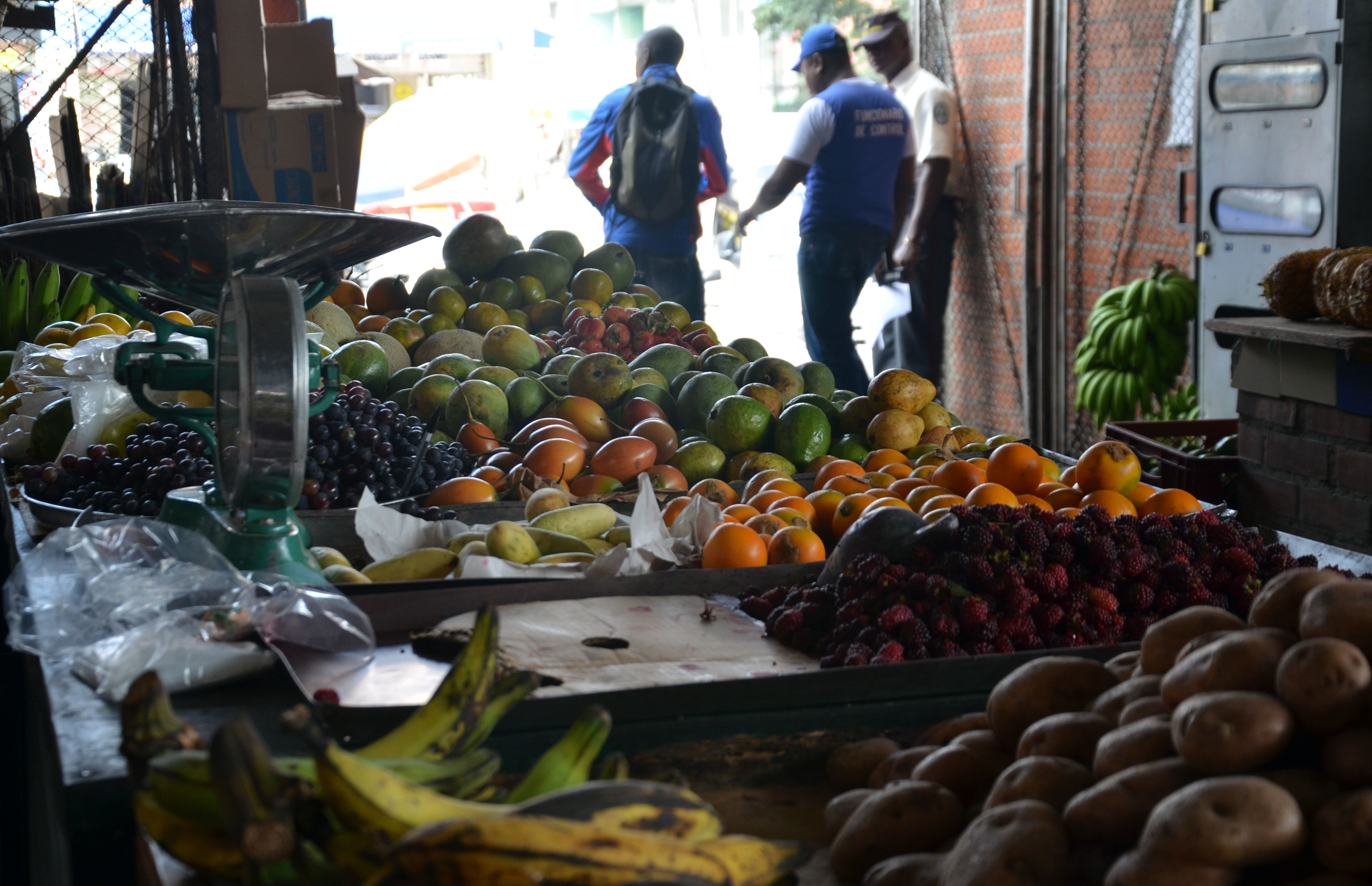 Fresh produce for sale in Cali, Colombia. Photo by Melissa Reichwage/CIAT.