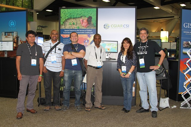 RTB GIS Team. From left to right: Henry Juarez (CIP), Ernesto Giron (CIAT consultant), David Brown (Bioversity), Tunrayo Alabi (IITA), Elizabeth Barona (CIAT), Glenn Hyman (CIAT)