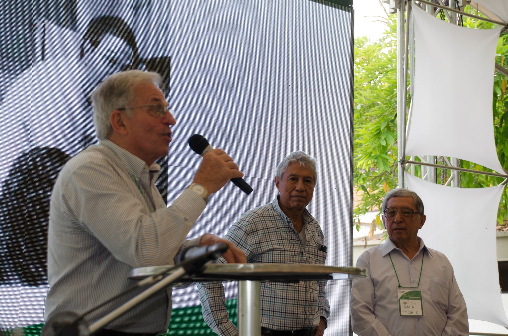 Tres de los investigadores pioneros del CIAT: James Cock, César Martínez y William Roca (de izq. a derecha)