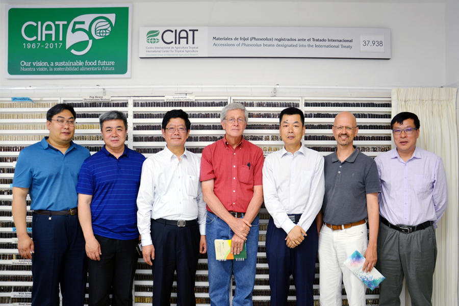 CIAT, CAAS establish Beijing joint lab and expand scientific cooperation