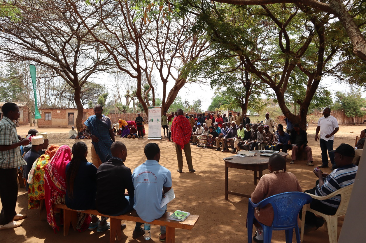 Ongoing farmers forum in Qash village. Photo credit: Gloriana Ndibalema/IITA