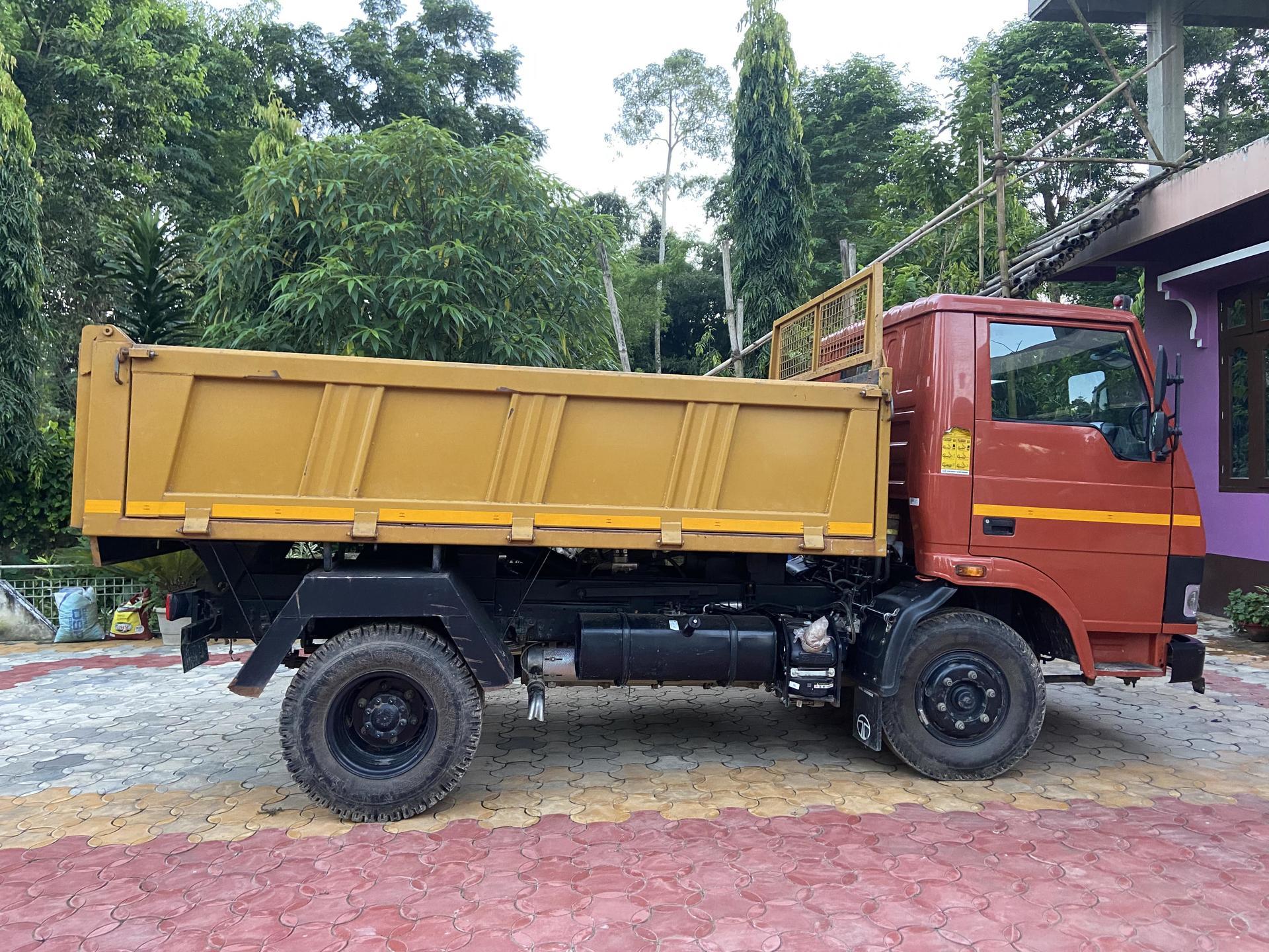 A new truck and fresh paving sits in front of the agent’s tea operation - Alliance Bioversity International - CIAT