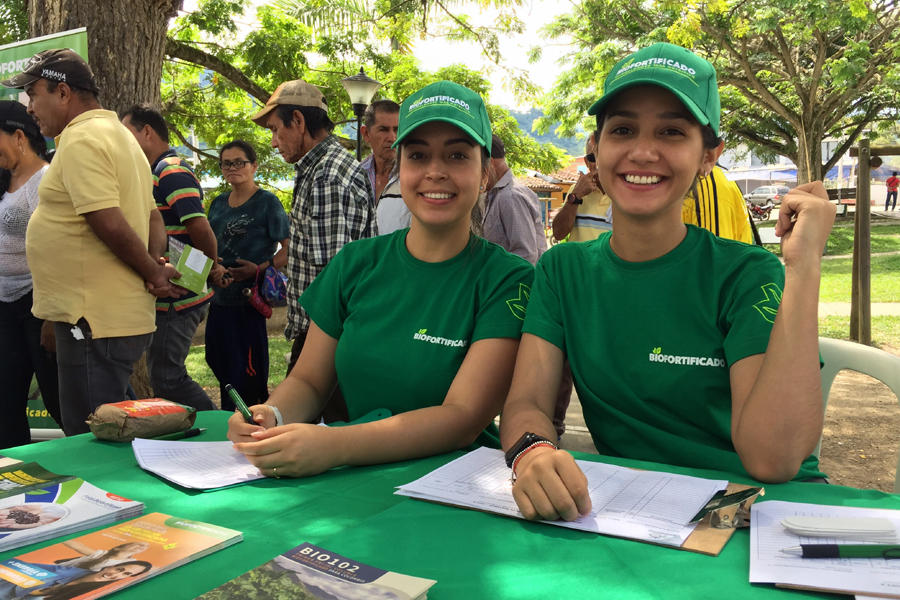 La caravana de los biofortificados llegó a la zona rural de Tuluá para entregar semillas de cultivos más nutritivos