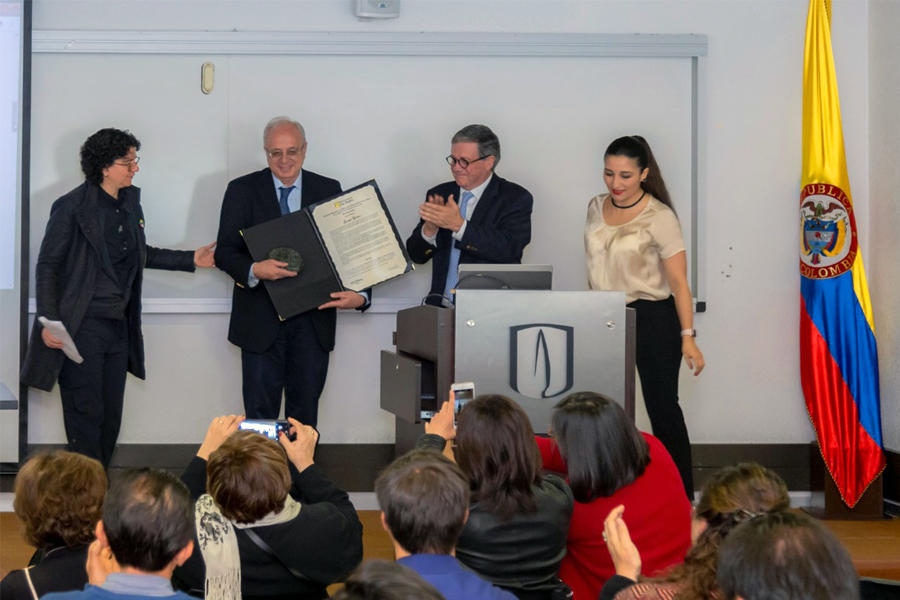 Medalla al Mérito Uniandino es otorgada a Joe Tohme