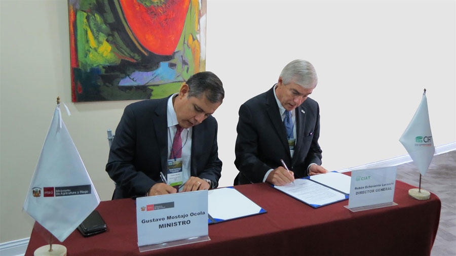 El CIAT firma acuerdo de colaboración con el Ministerio de Agricultura y Riego de Perú
