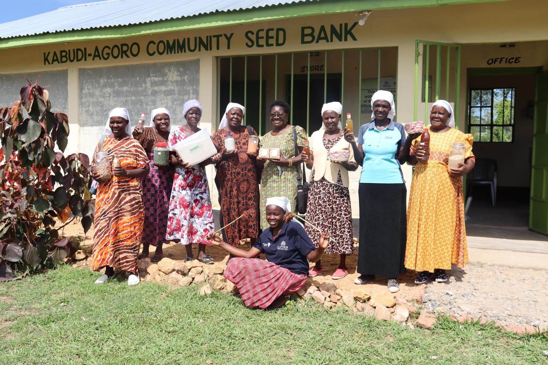 Management team of the Kabudi-Agoro community seed bank Kenya - Alliance Bioversity International - CIAT