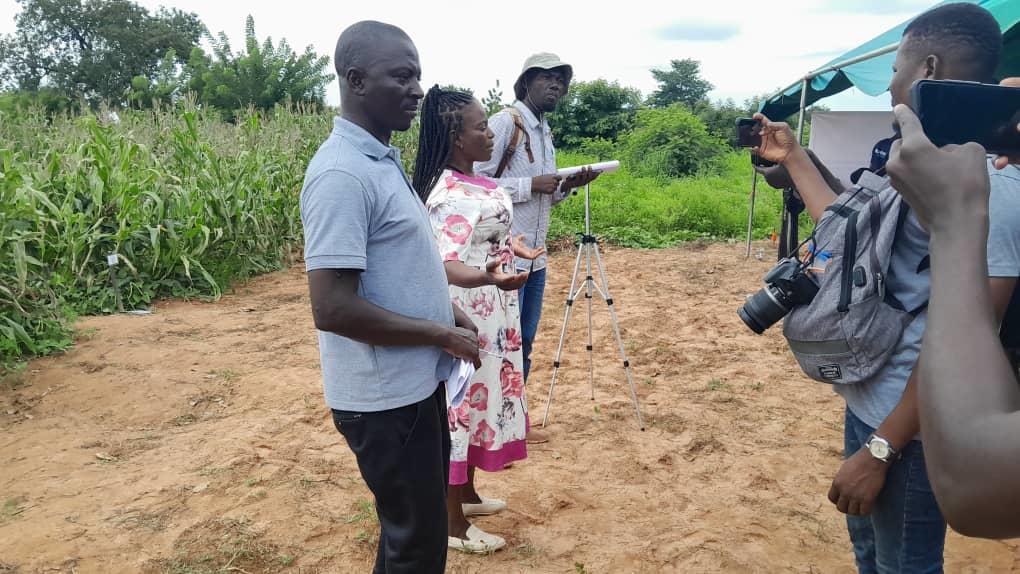 Madam Naomi Zaato, the District Director for Department of Agriculture - North East Gonja, encouraging farmers to learn and practice - Alliance Bioversity International - CIAT
