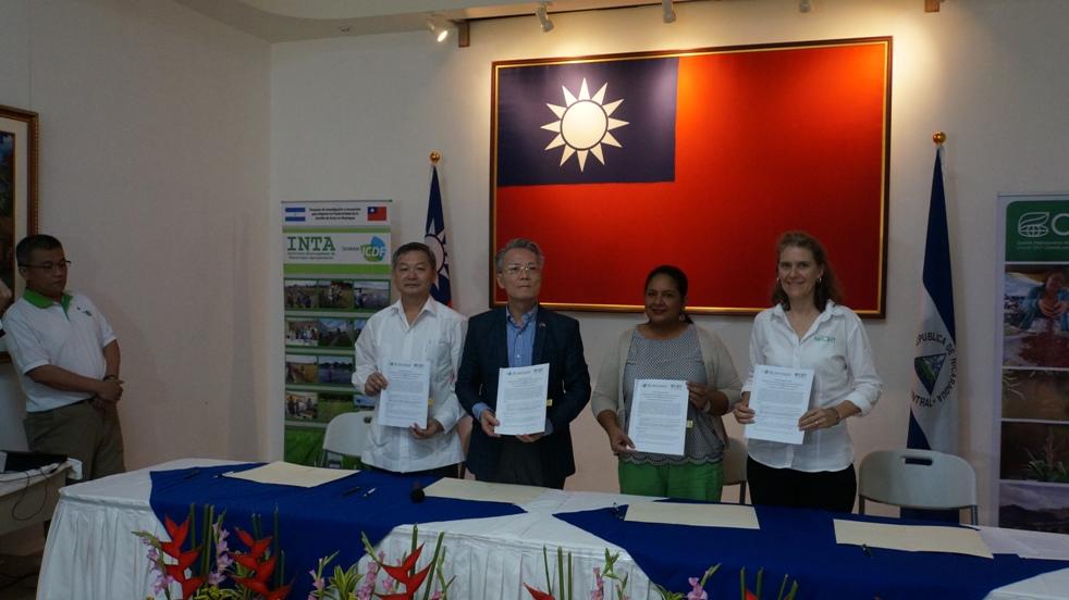 El Fondo de Cooperación Internacional y Desarrollo de Taiwán y el CIAT suscriben acuerdo para el desarrollo agrícola de Nicaragua