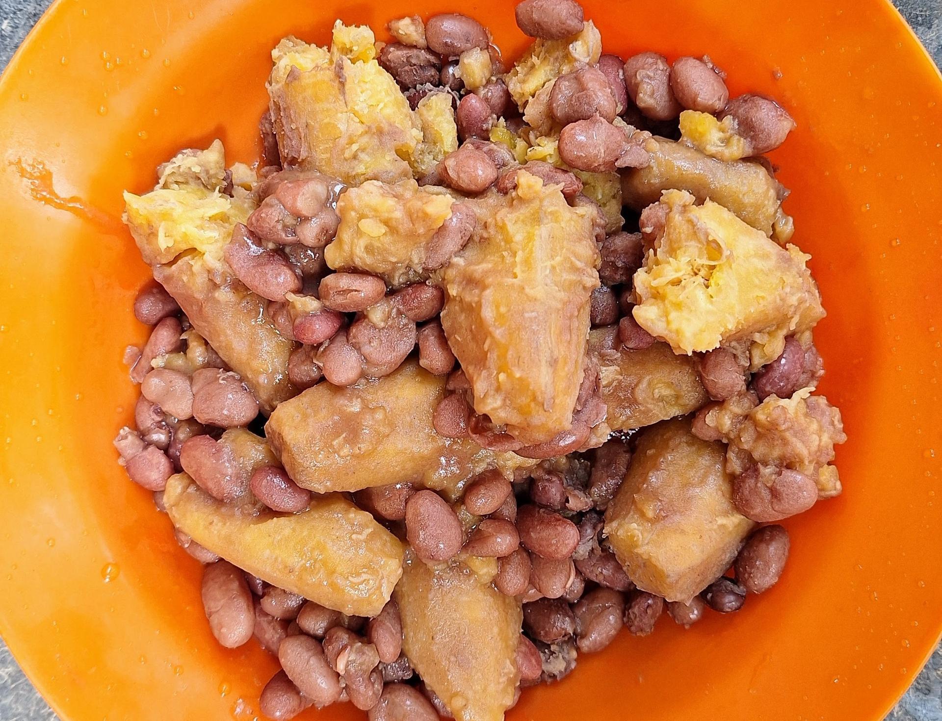 Peeling back the layers - A groundbreaking study on how nutritious bananas could help fight vitamin A deficiency in Uganda - Image 1