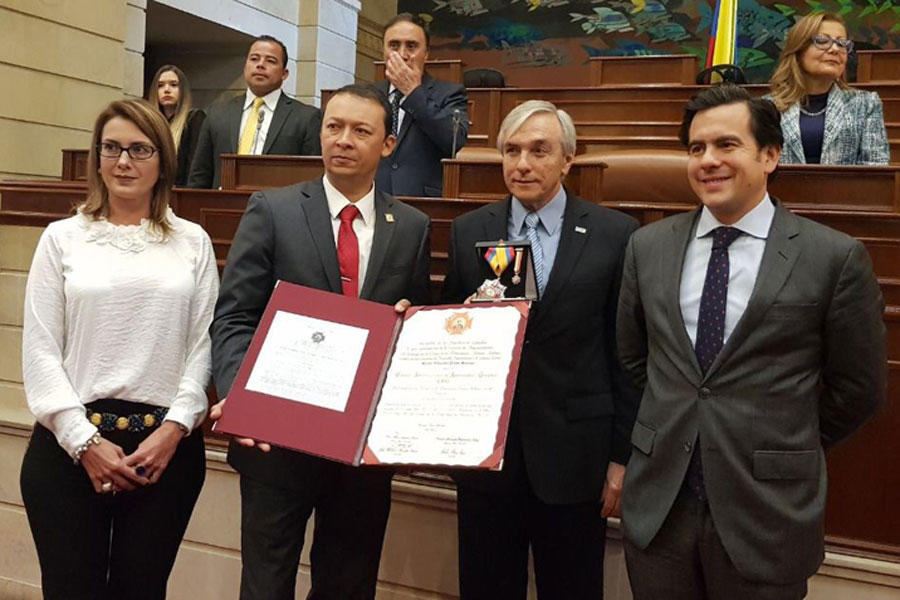 El CIAT recibe condecoración de la Cámara de Representantes por su aporte a la ciencia