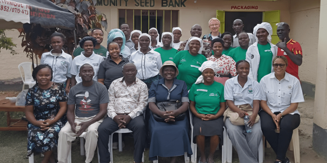 Ugandan farmers learn from community seed banks in Western Kenya - Alliance Bioversity International - CIAT - Image 1