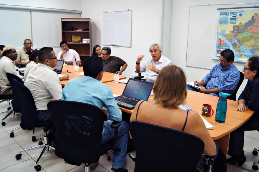 Director General de CIAT visita la oficina subregional de Centroamérica y el Caribe (CAC)