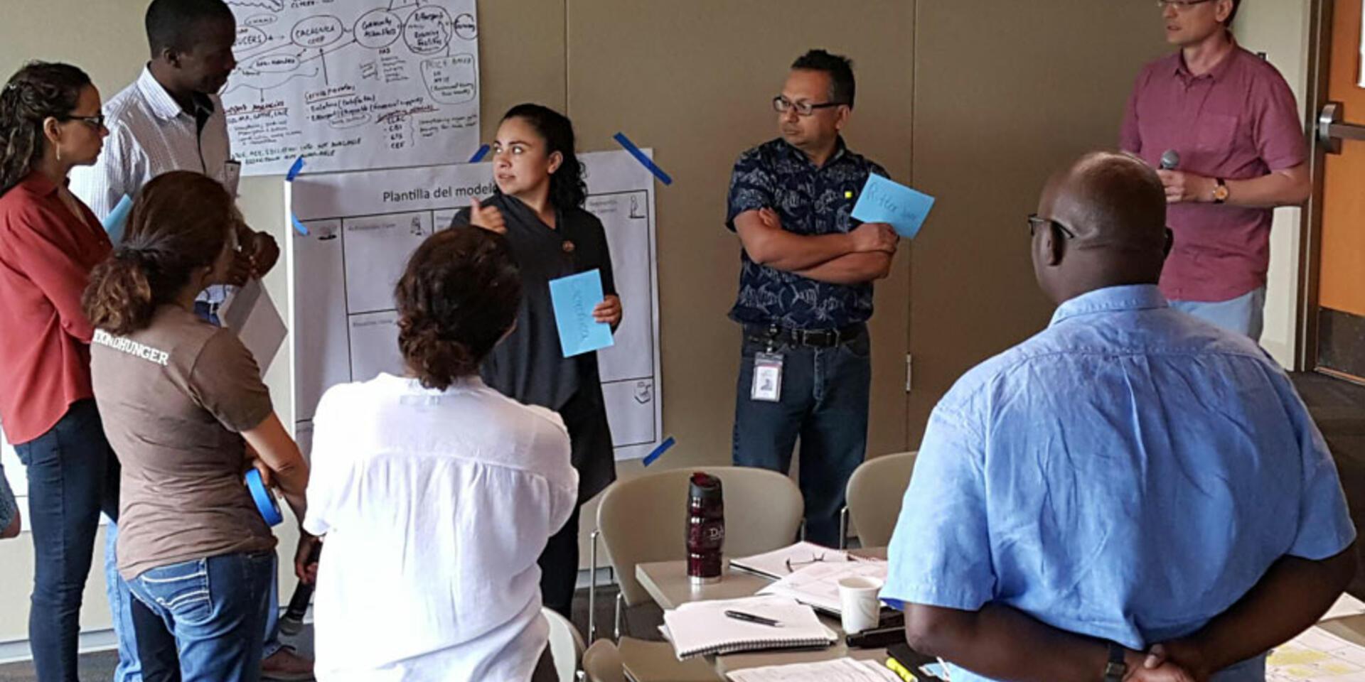 Empoderando a las 'cabezas' que dirigen "los zapatos de Heifer": taller en la sede central