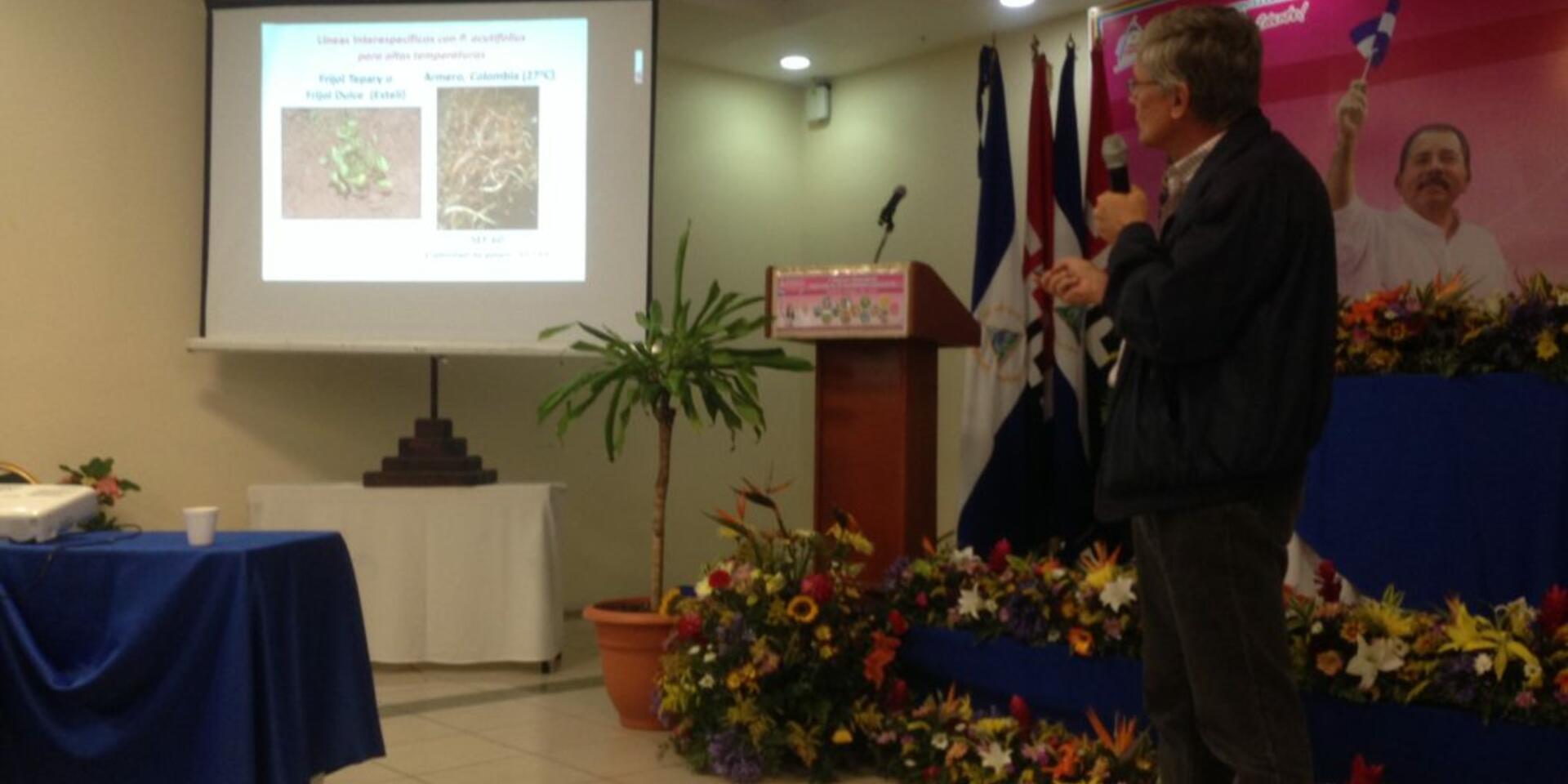 Compartiendo la experiencia del CIAT en el Primer Congreso Internacional de Productividad en Nicaragua