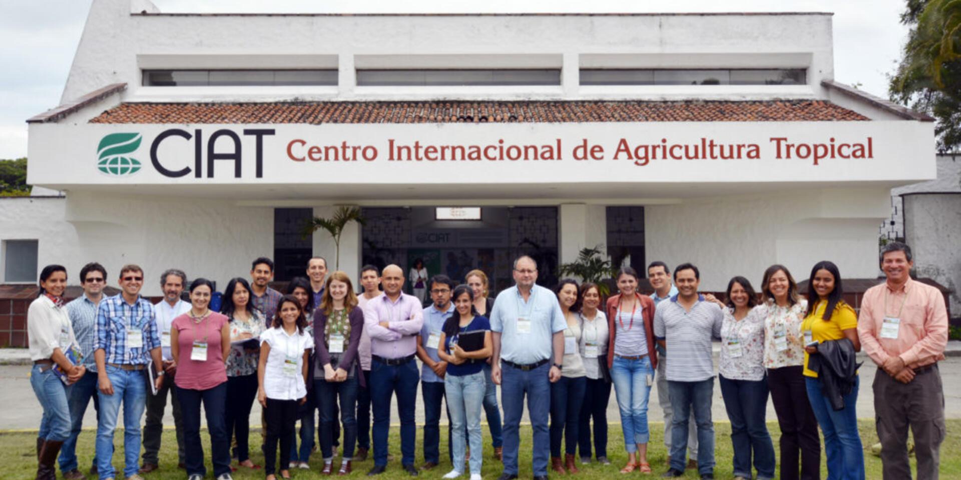Tejiendo Lazos, un puente entre Corpoica y el CIAT para fortalecer la investigaci&oacute;n agr&iacute;cola en Colombia