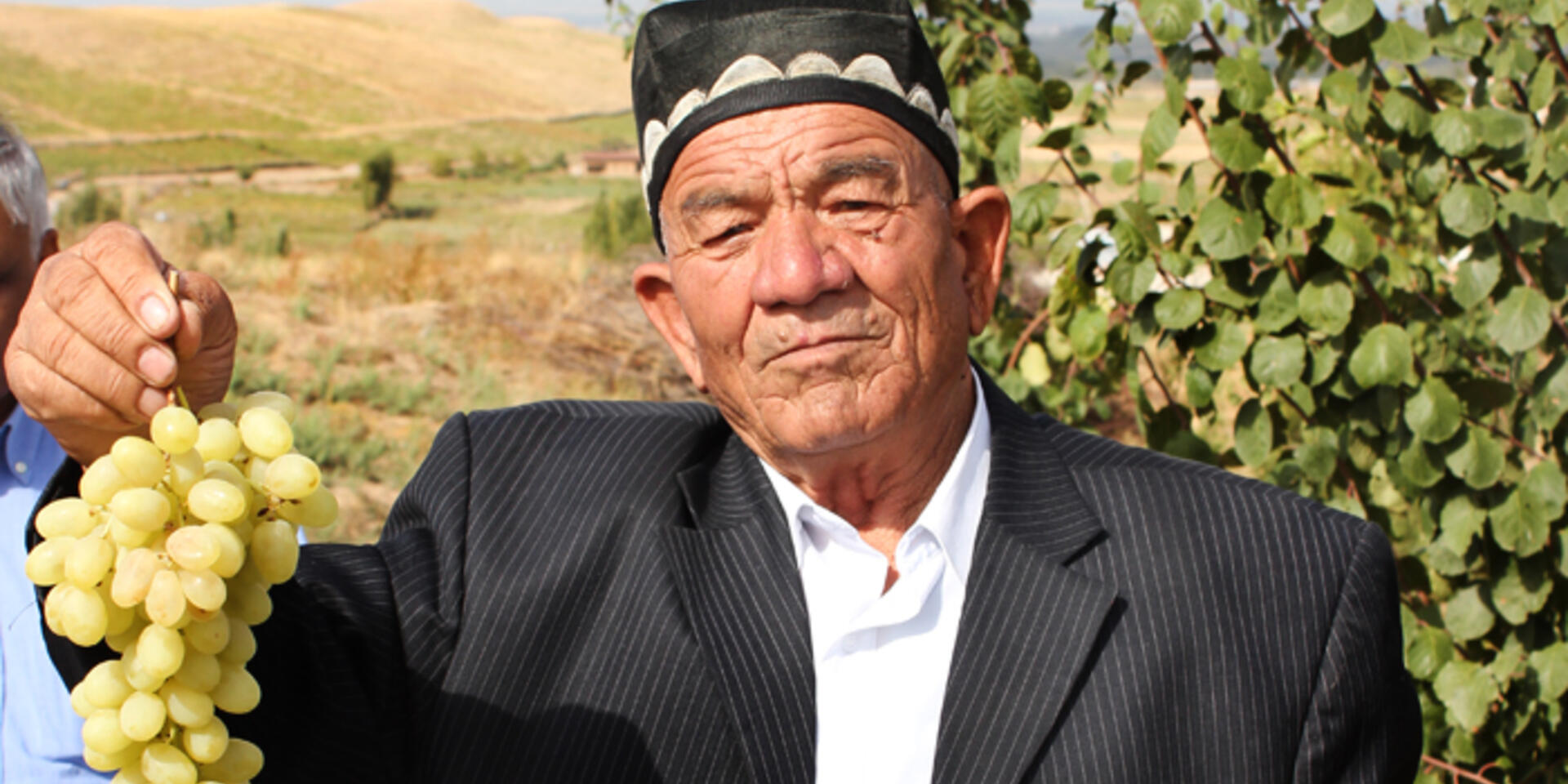 Uzbek farmers get a livelihood boost from local fruit tree conservation