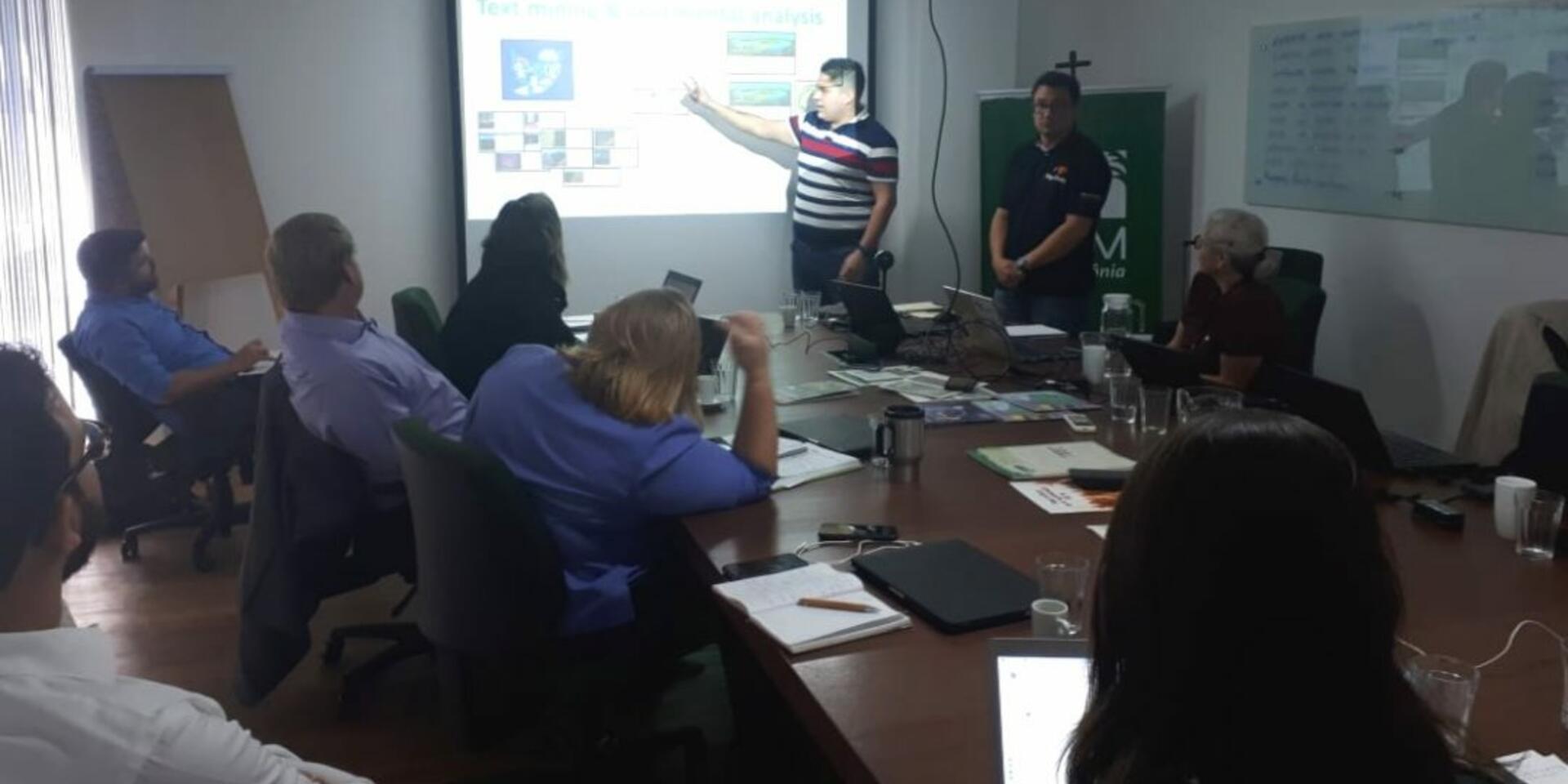 Monitoring and Evaluation of the Partnership Platform for the Amazon through Social Network Analysis