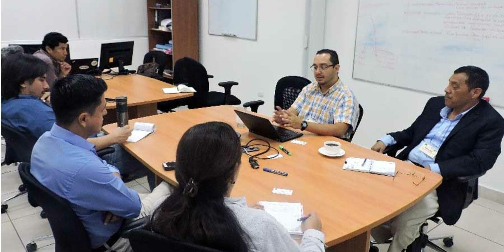 El Secretario ejecutivo del CAC visit&oacute; las oficinas del CIAT en Centroam&eacute;rica