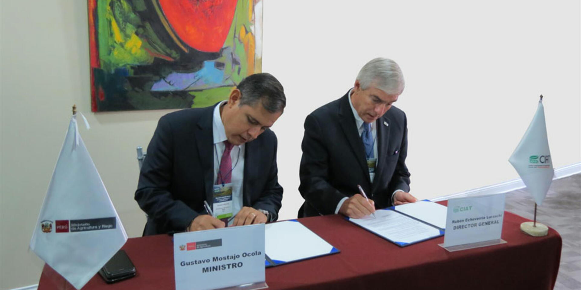 El CIAT firma acuerdo de colaboraci&oacute;n con el Ministerio de Agricultura y Riego de Per&uacute;