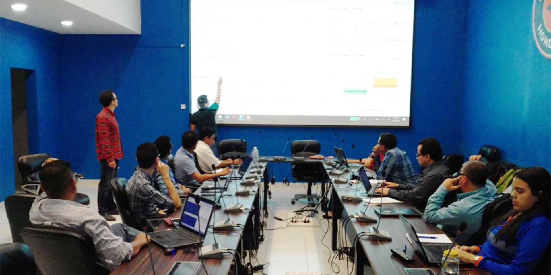 Fortalecimiento de capacidades para el an&aacute;lisis de datos en Honduras