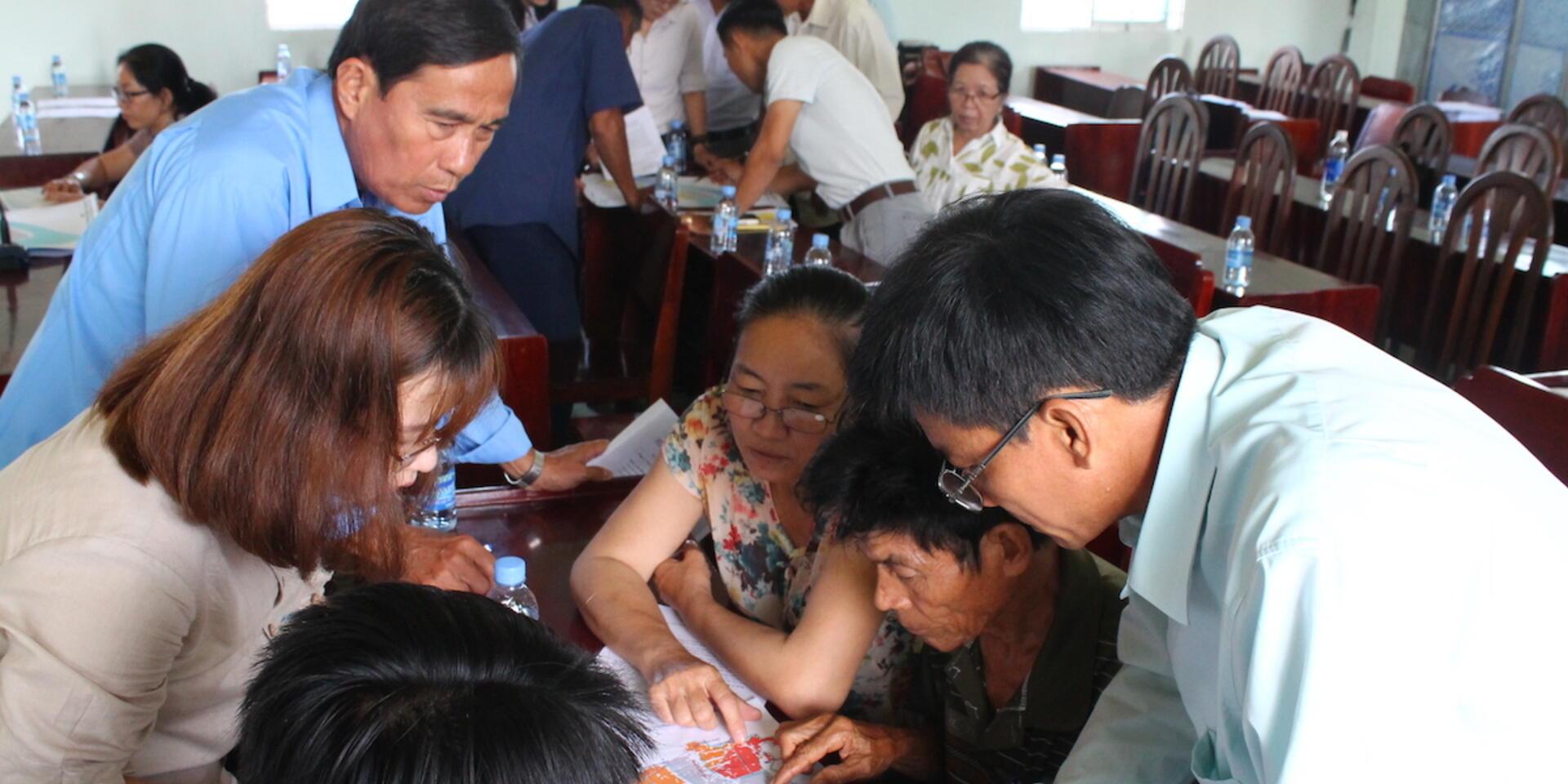 Local officers from across levels (province, district and commune) and farmers of Tien Giang sit down to co-develop agro-climatic information for the Winter-Spring rice season 2020 Credit: N.Nguyen