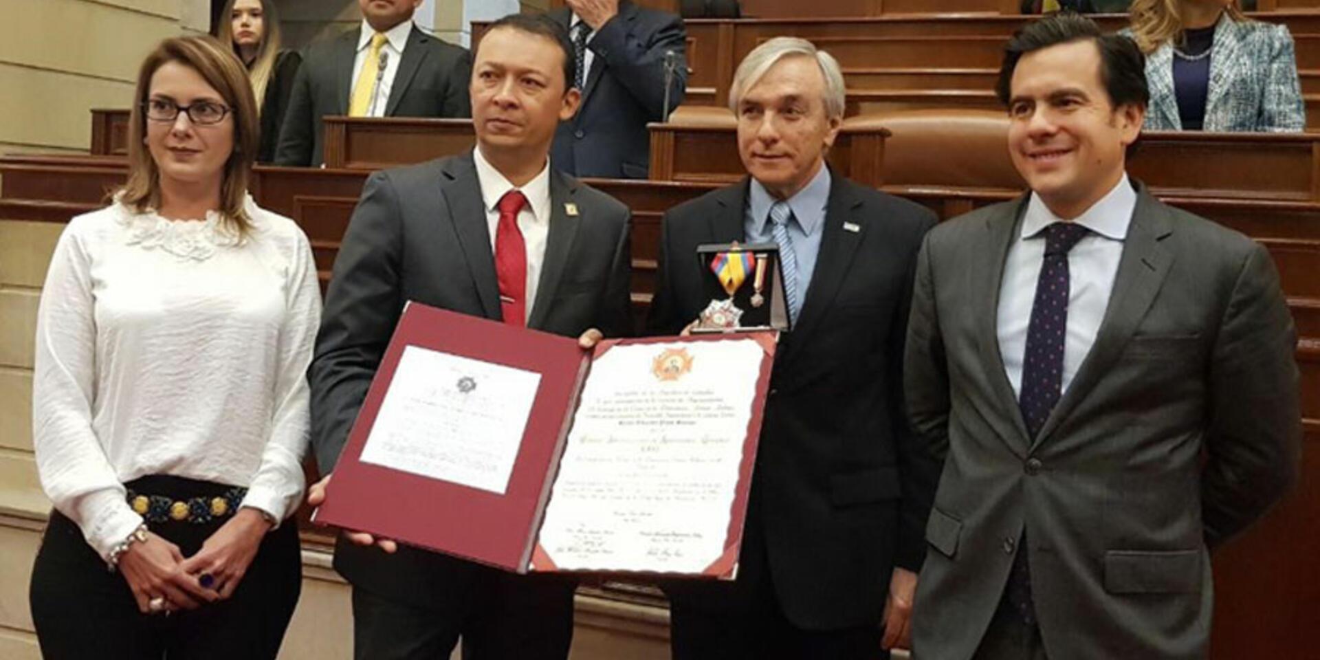 El CIAT recibe condecoraci&oacute;n de la C&aacute;mara de Representantes por su aporte a la ciencia