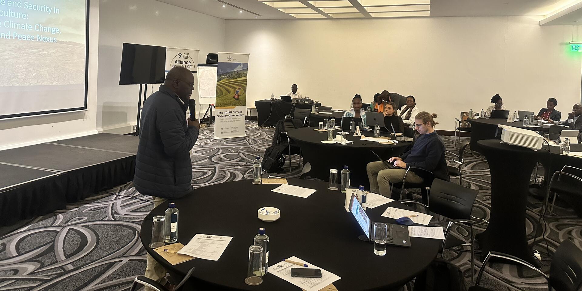 Sowing Seeds of Change, Joining Forces to build resilience in agricultural communities by integrating climate, peace, and security - Alliance Bioversity International - CIAT