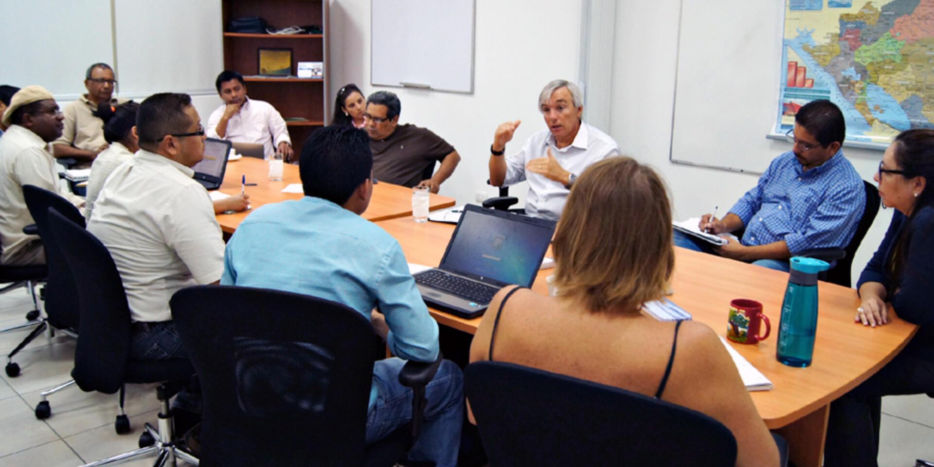Director General de CIAT visita la oficina subregional de Centroam&eacute;rica y el Caribe (CAC)