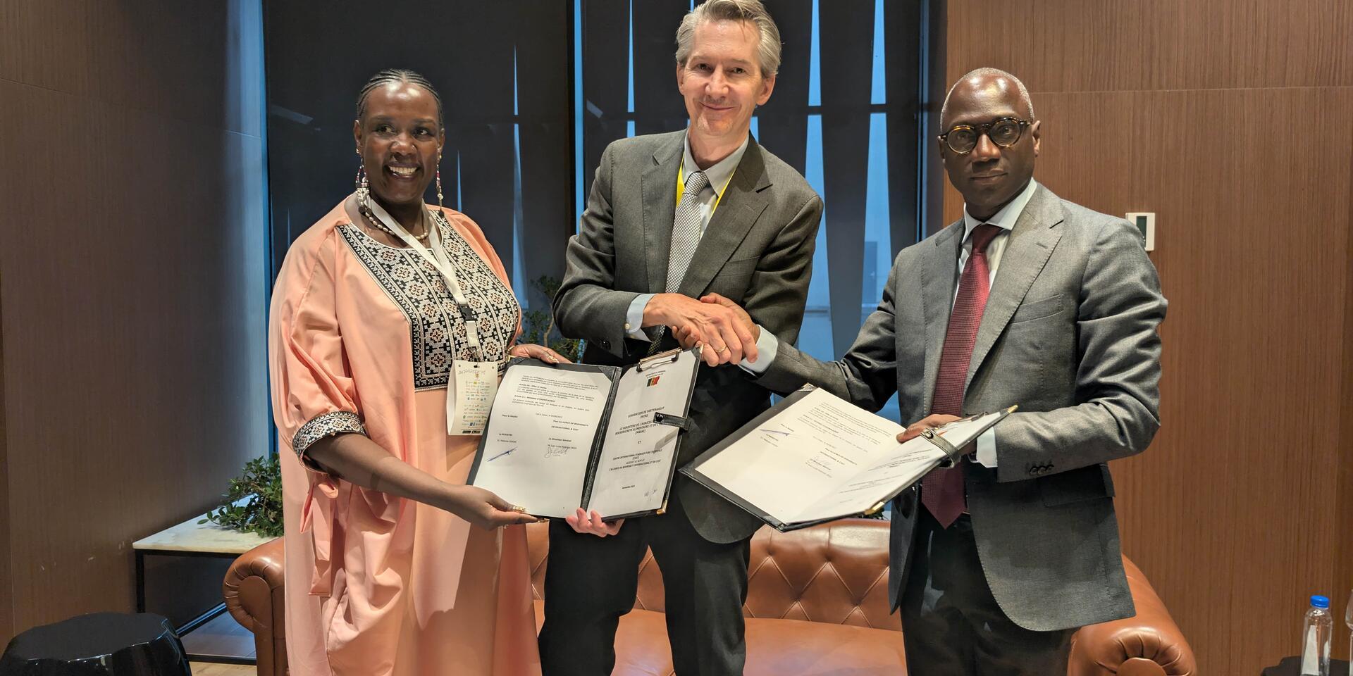 Three signatures, one vision - The Alliance strengthens its ties in West and Central Africa - Alliance Bioversity International - CIAT