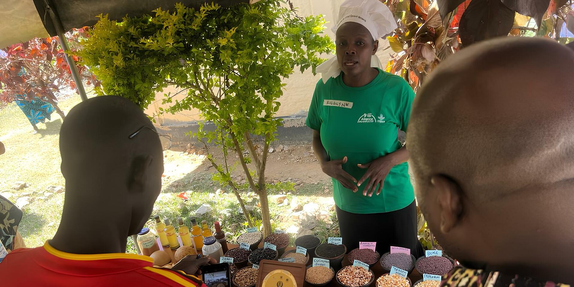 Ugandan farmers learn from community seed banks in Western Kenya - Alliance Bioversity International - CIAT