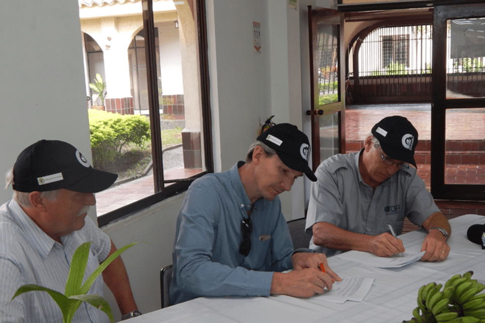 Firmado nuevo convenio Corpoica-CIAT para el desarrollo del agro colombiano