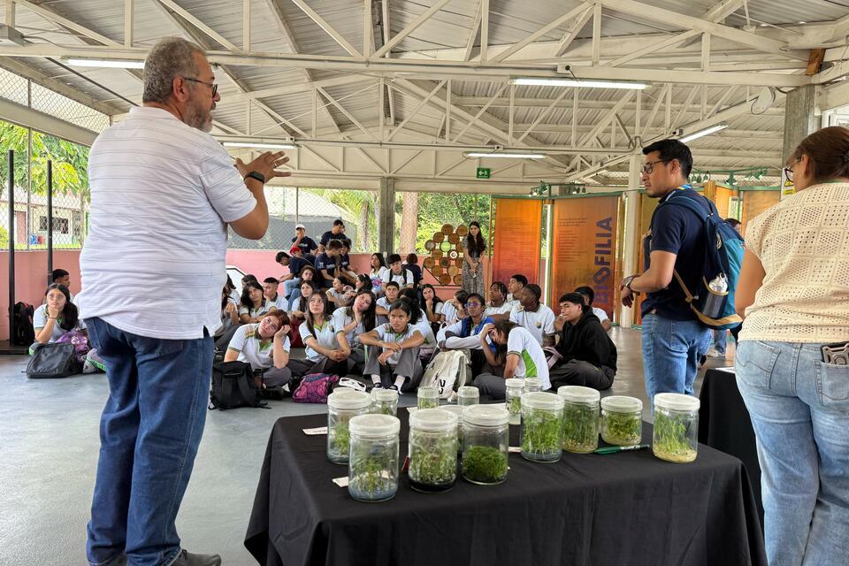 Estudiantes del JEGA Palmira visitaron el Museo Bio-Aprendiz y exploraron nuevas formas de interactuar con la ciencia